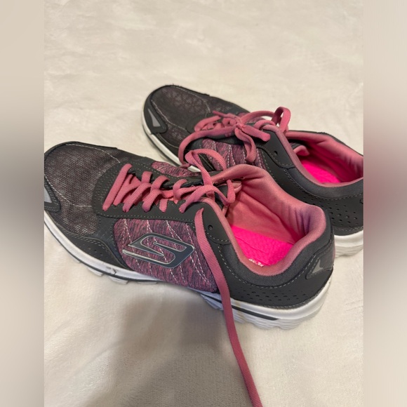 Skechers Shoes - Skechers breast cancer awareness yoga mat insole sneakers size 7.5